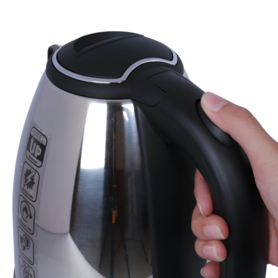 Bình Đun Siêu Tốc Comet CM8215 - Công Suất 1500W, Dung Tích 1.5L, Tự Động Ngắt Điện - <strong>Bình đun siêu tốc CM8215 </strong>từ thương hiệu Comet là sự kết hợp hoàn hảo giữa hiệu suất mạnh mẽ và thiết kế tinh tế, mang lại sự tiện nghi tối đa cho gian bếp của bạn. Với công suất lên đến 1500W,<strong>CM8215 </strong>giúp đun sôi nước nhanh chóng chỉ trong vài phút, tiết kiệm thời gian đáng kể cho những người bận rộn. Dung tích 1.5L của bình cực kỳ phù hợp để pha trà, cà phê, nấu mì hay chuẩn bị nước nóng cho cả gia đình. Sản phẩm <strong>CM8215 </strong>được trang bị hệ thống an toàn tự động ngắt điện khi nước sôi hoặc khi bình cạn nước, giúp bảo vệ thiết bị và người sử dụng. Trọng lượng siêu nhẹ chỉ 0.75Kg cùng kích thước nhỏ gọn 185185220 mm giúp bạn dễ dàng di chuyển và bố trí ở bất kỳ đâu. Hãy sở hữu ngay <strong>CM8215 </strong>để tận hưởng cuộc sống tiện lợi và hiện đại hơn.