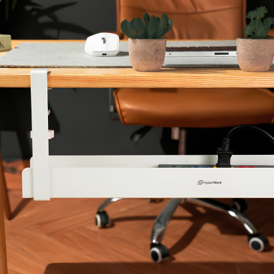 Khay Đi Dây Kẹp Bàn HyperWork CM01 (600 x 105 x 207mm, Tải Trọng 10kg) - Khung Thép & Nhựa ABS, Kèm 2 Thanh Kẹp Chắc Chắn Khay Đi Dây Kẹp Bàn HyperWork CM01 (600 x 105 x 207mm, Tải Trọng 10kg) - Khung Thép & Nhựa ABS, Kèm 2 Thanh Kẹp Chắc Chắn - Khay đi dây kẹp bàn <b>CM01</b> là phụ kiện quản lý cáp thông minh giúp bàn làm việc luôn ngăn nắp, an toàn và thẩm mỹ. Được gia công từ thép chịu lực kết hợp nhựa ABS cao cấp, <b>CM01</b> sở hữu tải trọng ấn tượng lên đến 10kg, gánh vác dễ dàng các ổ cắm điện, củ sạc nặng và bó dây cáp phức tạp. Thiết bị sở hữu thiết kế khoang chứa rộng rãi với kích thước 600 x 105 x 207 mm, giúp giấu kín toàn bộ dây nguồn tinh tế. Đi kèm 2 thanh kẹp bàn chắc chắn, phụ kiện <b>CM01</b> lắp đặt nhanh gọn mà không cần khoan đục mặt gỗ. Lựa chọn khay đi dây <b>CM01</b> để loại bỏ tình trạng dây điện chằng chịt và nâng tầm góc setup chuyên nghiệp.