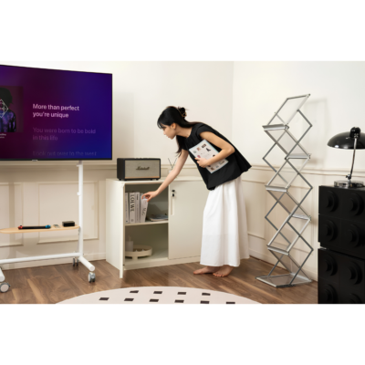 Tủ Tài Liệu Thép Hyperwork Ivy Max MC03 (900x400x760mm) – Thép Dày Cứng Cáp, 2 Ngăn Lưu Trữ Lớn Khóa Chìa An Toàn Tủ Tài Liệu Thép Hyperwork Ivy Max MC03 (900x400x760mm) – Thép Dày Cứng Cáp, 2 Ngăn Lưu Trữ Lớn Khóa Chìa An Toàn - <p class="ng-star-inserted"><strong class="ng-star-inserted"><span class="ng-star-inserted">Tủ tài liệu thép Ivy Max MC03</span></strong><span class="ng-star-inserted"> là mẫu tủ lưu trữ hồ sơ và đồ decor đa năng cỡ lớn đỉnh cao dành cho văn phòng chuyên nghiệp, phòng khách và không gian gia đình hiện đại. Sở hữu kích thước rộng rãi 900 x 400 x 760 mm với thiết kế 2 ngăn chứa lớn tiện lợi, </span><strong class="ng-star-inserted"><span class="ng-star-inserted">Ivy Max MC03</span></strong><span class="ng-star-inserted"> mang lại khả năng lưu trữ tài liệu, sách báo và vật dụng cá nhân vượt trội với tải trọng 30 kg cho mỗi ngăn và mặt nóc tủ. Được gia công từ vật liệu thép chịu lực bền chắc dày dặn, tủ chống móp méo, cong vênh tối ưu trước mọi va đập. Tích hợp khóa chìa cơ học bảo mật dễ thao tác cùng 2 tông màu Be và Xám đậm thời thượng, </span><strong class="ng-star-inserted"><span class="ng-star-inserted">Ivy Max MC03</span></strong><span class="ng-star-inserted"> là mảnh ghép nội thất hoàn hảo giữa thẩm mỹ và tiện ích.</span></p>