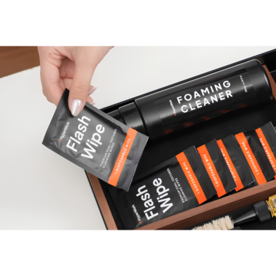 Khăn Làm Sạch Nhanh Hyperwork C03 Flash Wipe – Gói 20 Miếng Thiết Kế 2 Mặt Tiện Dụng - <strong>Khăn làm sạch nhanh Hyperwork C03</strong> (Flash Wipe) là giải pháp vệ sinh tức thì vô cùng tiện lợi cho cuộc sống năng động. Với quy cách đóng gói nhỏ gọn 20 chiếc/gói cùng kích thước mỗi miếng 96 x 63 mm, dòng khăn <strong>C03</strong> dễ dàng đồng hành cùng bạn trong túi xách, hộc xe ô tô hay ngăn kéo văn phòng. Sản phẩm sở hữu thiết kế đột phá với 2 mặt chuyên biệt (mặt nhám textured đánh bật mảng bám và mặt mịn plain side làm sạch tinh tươm), mang lại hiệu quả vượt trội hơn hẳn các loại khăn ướt thông thường. Được dệt từ vải không dệt cao cấp, khăn <strong>C03</strong> xử lý vết bẩn siêu tốc mà không để lại xơ vải hay gây xước bề mặt.