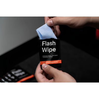 Khăn Làm Sạch Nhanh Hyperwork C03 Flash Wipe – Gói 20 Miếng Thiết Kế 2 Mặt Tiện Dụng - <strong>Khăn làm sạch nhanh Hyperwork C03</strong> (Flash Wipe) là giải pháp vệ sinh tức thì vô cùng tiện lợi cho cuộc sống năng động. Với quy cách đóng gói nhỏ gọn 20 chiếc/gói cùng kích thước mỗi miếng 96 x 63 mm, dòng khăn <strong>C03</strong> dễ dàng đồng hành cùng bạn trong túi xách, hộc xe ô tô hay ngăn kéo văn phòng. Sản phẩm sở hữu thiết kế đột phá với 2 mặt chuyên biệt (mặt nhám textured đánh bật mảng bám và mặt mịn plain side làm sạch tinh tươm), mang lại hiệu quả vượt trội hơn hẳn các loại khăn ướt thông thường. Được dệt từ vải không dệt cao cấp, khăn <strong>C03</strong> xử lý vết bẩn siêu tốc mà không để lại xơ vải hay gây xước bề mặt.