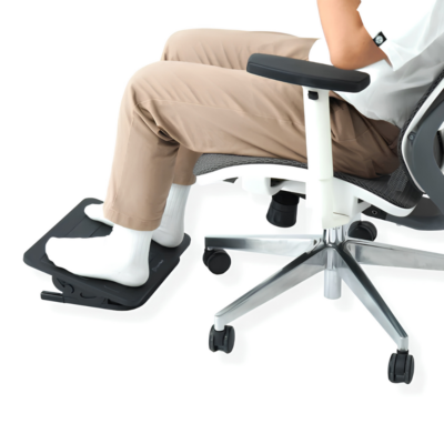 Kê Chân Công Thái Học HyperWork FR01 (380 x 300 x 80 mm, Tải Trọng 20kg) - Khung Thép Kiên Cố, Xoay 2 Chiều +/- 20° - Kê chân công thái học <b>FR01</b> là phụ kiện chăm sóc sức khỏe thiết yếu giúp cải thiện tư thế ngồi và giảm áp lực lên cột sống cho người làm việc văn phòng. Được hoàn thiện từ chất liệu thép chịu lực cứng cáp kết hợp feet cao su chống trượt an toàn, <b>FR01</b> sở hữu trọng lượng đầm chắc 2.2kg cùng khả năng chịu tải trọng ấn tượng lên đến 20kg. Thiết bị hỗ trợ cơ chế điều chỉnh góc xoay cổ chân 2 chiều linh hoạt +/- 20° trên kích thước tiêu chuẩn 380 x 300 x 80 mm. Trang bị ngay kê chân <b>FR01</b> để kích thích tuần hoàn máu, đẩy lùi cảm giác tê mỏi chân và duy trì trạng thái làm việc thoải mái suốt ngày dài.