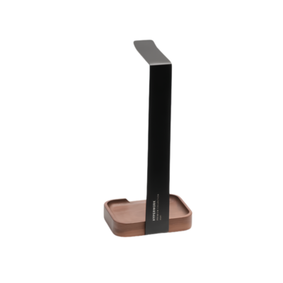 Giá Đỡ Tai Nghe Bàn Làm Việc HyperWork HS01 (120 x 90 x 265 mm) - Gỗ Óc Chó Tự Nhiên & Hợp Kim Nhôm Cao Cấp, Tích Hợp Chân Đế Khay Đựng Đồ - Giá đỡ tai nghe <b>HS01</b> là phụ kiện bàn làm việc cao cấp giúp nâng đỡ và bảo quản tai nghe chụp tai luôn an toàn, ngăn nắp và tinh tế. Được chế tác từ sự kết hợp độc đáo giữa gỗ óc chó tự nhiên nhập khẩu và khung hợp kim nhôm sang trọng, <b>HS01</b> sở hữu kích thước tiêu chuẩn 120 x 90 x 265 mm gọn gàng. Thiết kế thông minh tích hợp chân đế khay gỗ tiện dụng cho phép bạn cất giữ thêm các vật dụng cá nhân như tai nghe TWS, chìa khóa, đồng hồ hay dây cáp. Lựa chọn giá treo tai nghe <b>HS01</b> ngay hôm nay để bảo vệ đệm đầu tai nghe, tối ưu diện tích mặt bàn và nâng tầm góc setup hiện đại.