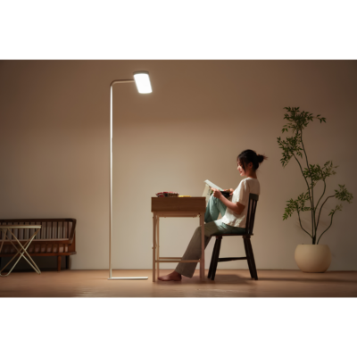 Đèn Bàn Làm Việc Kyvian Halo Pro 3986 Lumen – Hệ Thống Ánh Sáng Kép Downlight & Upper Light, Hoàn Màu Đỉnh Cao CRI 98, Chip LED RG0 Chuẩn Y Khoa Đèn Bàn Làm Việc Kyvian Halo Pro 3986 Lumen – Hệ Thống Ánh Sáng Kép Downlight & Upper Light, Hoàn Màu Đỉnh Cao CRI 98, Chip LED RG0 Chuẩn Y Khoa - <p class="ng-star-inserted"><strong class="ng-star-inserted"><span class="ng-star-inserted">Đèn bàn làm việc Halo Pro</span></strong><span class="ng-star-inserted"> là siêu phẩm chiếu sáng không gian sống và làm việc cao cấp hàng đầu hiện nay, định nghĩa lại chuẩn mực nguồn sáng gia đình với quang thông cực đại lên tới 3986 Lumens. Sở hữu công nghệ ánh sáng kép (Dual-lighting) mang tính cách mạng: luồng sáng Downlight tập trung trực diện xuống mặt bàn làm việc kết hợp cùng luồng sáng Upper Light hắt ngược lên trần nhà tạo chiều sâu không gian thoáng đãng, </span><strong class="ng-star-inserted"><span class="ng-star-inserted">Halo Pro</span></strong><span class="ng-star-inserted"> thay thế hoàn toàn nhiều loại đèn nhỏ lẻ trong cùng một căn phòng. Đèn ứng dụng chip LED RG0 chuẩn an toàn không ánh sáng xanh, chỉ số hoàn màu kỷ lục CRI 98 cùng nhiệt độ màu trung tính 4000K êm dịu. Với chiều cao gần 2m thanh thoát, </span><strong class="ng-star-inserted"><span class="ng-star-inserted">Halo Pro</span></strong><span class="ng-star-inserted"> nâng tầm thẩm mỹ và bảo vệ thị lực trọn vẹn cho cả gia đình bạn.</span></p>