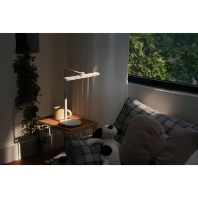 Đèn Bàn Làm Việc Kyvian Luxia Base 18W 1100 Lumen – Cánh Đèn Xoay 360 Độ, Chip LED RG0, Hoàn Màu CRI ≥ 95 Ra, 10 Cấp Độ Sáng Đèn Bàn Làm Việc Kyvian Luxia Base 18W 1100 Lumen – Cánh Đèn Xoay 360 Độ, Chip LED RG0, Hoàn Màu CRI ≥ 95 Ra, 10 Cấp Độ Sáng - <p class="ng-star-inserted"><strong class="ng-star-inserted"><span class="ng-star-inserted">Đèn bàn làm việc Luxia Base</span></strong><span class="ng-star-inserted"> là mẫu đèn học và làm việc công thái học bảo vệ thị lực toàn diện thế hệ mới với hiệu năng vượt trội hàng đầu phân khúc. Sở hữu công suất mạnh mẽ 18W cùng độ sáng quang thông rực rỡ lên tới 1100 lumen, </span><strong class="ng-star-inserted"><span class="ng-star-inserted">Luxia Base</span></strong><span class="ng-star-inserted"> mang lại nguồn sáng dồi dào, ổn định với 10 cấp độ sáng tùy chỉnh siêu mịn theo từng trạng thái tập trung. Thiết bị ứng dụng chip LED RG0 chuẩn an toàn không ánh sáng xanh, không chớp nháy kết hợp chỉ số hoàn màu cao CRI ≥ 95 Ra tái tạo màu sắc chân thực chuẩn tự nhiên. Với cánh đèn xoay 360 độ linh hoạt mở rộng vùng chiếu sáng, tích hợp chế độ đọc sách, làm việc cùng tính năng tắt trễ thông minh, </span><strong class="ng-star-inserted"><span class="ng-star-inserted">Luxia Base</span></strong><span class="ng-star-inserted"> là sự lựa chọn hoàn hảo cho không gian bàn học và bàn làm việc hiện đại.</span></p>