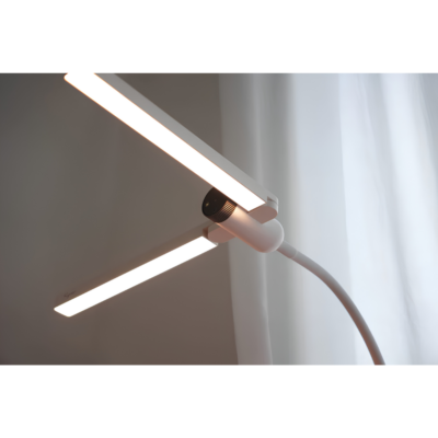 Đèn Bàn Làm Việc Kyvian Luxia Pro 16W 1100 Lumen – Hai Cánh Xoay 180 Độ Độc Lập, Chip LED RG0, Hoàn Màu CRI ≥ 97, Cảm Ứng Xoay Vô Cực Đèn Bàn Làm Việc Kyvian Luxia Pro 16W 1100 Lumen – Hai Cánh Xoay 180 Độ Độc Lập, Chip LED RG0, Hoàn Màu CRI ≥ 97, Cảm Ứng Xoay Vô Cực - <p class="ng-star-inserted"><strong class="ng-star-inserted"><span class="ng-star-inserted">Đèn bàn làm việc Luxia Pro</span></strong><span class="ng-star-inserted"> là giải pháp chiếu sáng công thái học thông minh vượt chuẩn phân khúc dành cho học sinh, sinh viên, lập trình viên và dân văn phòng làm việc chuyên sâu. Sở hữu công suất 16W với độ sáng ấn tượng lên đến 1100 lumens cùng 10 cấp độ sáng tùy chỉnh, </span><strong class="ng-star-inserted"><span class="ng-star-inserted">Luxia Pro</span></strong><span class="ng-star-inserted"> mang lại nguồn sáng mạnh mẽ, ổn định và đồng đều khắp mặt bàn. Đèn gây ấn tượng với cấu trúc cổ ngỗng uốn dẻo kết hợp hai cánh đèn xoay độc lập 180° + 180° mở rộng góc chiếu sáng linh hoạt không giới hạn. Ứng dụng chip LED RG0 không chớp nháy, triệt tiêu ánh sáng xanh cùng chỉ số hoàn màu xuất sắc CRI ≥ 97 Ra, </span><strong class="ng-star-inserted"><span class="ng-star-inserted">Luxia Pro</span></strong><span class="ng-star-inserted"> bảo vệ thị lực tối ưu và giữ trọn nhịp tập trung mỗi ngày.</span></p>