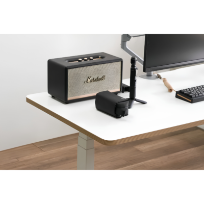 Mặt Bàn Gỗ MFC Bo Góc HyperWork MB160 – Cỡ Đại Workstation, Chuẩn P2 An Toàn, Bo Tròn Chống Va Chạm, Vát Cạnh Đi Dây Sát Tường Mặt Bàn Gỗ MFC Bo Góc HyperWork MB160 – Cỡ Đại Workstation, Chuẩn P2 An Toàn, Bo Tròn Chống Va Chạm, Vát Cạnh Đi Dây Sát Tường - <p class="ng-star-inserted"><strong class="ng-star-inserted"><span class="ng-star-inserted">Mặt bàn gỗ MFC Bo góc HyperWork MB160</span></strong><span class="ng-star-inserted"> (kích thước cỡ đại 160 x 75 x 2,5 cm) là giải pháp không gian làm việc chuyên nghiệp đỉnh cao dành cho các góc Workstation đồ họa, lập trình viên, streamer và những ai sở hữu hệ thống đa màn hình lớn. Được chế tác từ cốt gỗ MFC lõi xanh chống ẩm cao cấp đạt chứng nhận quốc tế CARB-P2 về mức phát thải formaldehyde siêu thấp, </span><strong class="ng-star-inserted"><span class="ng-star-inserted">MB160</span></strong><span class="ng-star-inserted"> hoàn toàn không mùi, bảo đảm an toàn tuyệt đối ngay cả trong phòng kín điều hòa. Thiết kế 4 góc bo cong mềm mại giúp triệt tiêu nguy cơ chấn thương do va chạm, kết hợp cùng cạnh sau vát lõm thông minh hỗ trợ kê bàn sát tường gọn gàng. Với các lỗ ốc chờ định vị sẵn và 5 tùy chọn màu sắc thời thượng, </span><strong class="ng-star-inserted"><span class="ng-star-inserted">MB160</span></strong><span class="ng-star-inserted"> tương thích hoàn hảo với mọi hệ khung bàn nâng hạ và khung bàn cố định.</span></p>