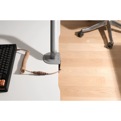 Mặt Bàn Gỗ MFC Bo Góc HyperWork MB160 – Cỡ Đại Workstation, Chuẩn P2 An Toàn, Bo Tròn Chống Va Chạm, Vát Cạnh Đi Dây Sát Tường Mặt Bàn Gỗ MFC Bo Góc HyperWork MB160 – Cỡ Đại Workstation, Chuẩn P2 An Toàn, Bo Tròn Chống Va Chạm, Vát Cạnh Đi Dây Sát Tường - <p class="ng-star-inserted"><strong class="ng-star-inserted"><span class="ng-star-inserted">Mặt bàn gỗ MFC Bo góc HyperWork MB160</span></strong><span class="ng-star-inserted"> (kích thước cỡ đại 160 x 75 x 2,5 cm) là giải pháp không gian làm việc chuyên nghiệp đỉnh cao dành cho các góc Workstation đồ họa, lập trình viên, streamer và những ai sở hữu hệ thống đa màn hình lớn. Được chế tác từ cốt gỗ MFC lõi xanh chống ẩm cao cấp đạt chứng nhận quốc tế CARB-P2 về mức phát thải formaldehyde siêu thấp, </span><strong class="ng-star-inserted"><span class="ng-star-inserted">MB160</span></strong><span class="ng-star-inserted"> hoàn toàn không mùi, bảo đảm an toàn tuyệt đối ngay cả trong phòng kín điều hòa. Thiết kế 4 góc bo cong mềm mại giúp triệt tiêu nguy cơ chấn thương do va chạm, kết hợp cùng cạnh sau vát lõm thông minh hỗ trợ kê bàn sát tường gọn gàng. Với các lỗ ốc chờ định vị sẵn và 5 tùy chọn màu sắc thời thượng, </span><strong class="ng-star-inserted"><span class="ng-star-inserted">MB160</span></strong><span class="ng-star-inserted"> tương thích hoàn hảo với mọi hệ khung bàn nâng hạ và khung bàn cố định.</span></p>