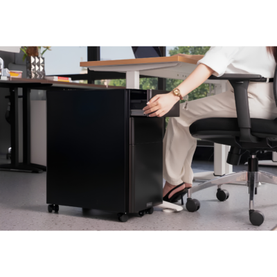 Tủ Tài Liệu Thép Di Động Hyperwork Ivy Slim MC02 – Thép Dày 0.7mm Bo Cong An Toàn, 3 Ngăn Kéo Tiện Ích Tủ Tài Liệu Thép Di Động Hyperwork Ivy Slim MC02 – Thép Dày 0.7mm Bo Cong An Toàn, 3 Ngăn Kéo Tiện Ích - <p class="ng-star-inserted"><strong class="ng-star-inserted"><span class="ng-star-inserted">Tủ tài liệu thép di động Hyperwork Ivy Slim MC02</span></strong><span class="ng-star-inserted"> là giải pháp lưu trữ đồ dùng và tài liệu thông minh, nhỏ gọn dành cho văn phòng diện tích khiêm tốn và các góc setup cá nhân hiện đại. Là phiên bản mini tinh gọn của dòng tủ Ivy trứ danh, </span><strong class="ng-star-inserted"><span class="ng-star-inserted">Ivy Slim MC02</span></strong><span class="ng-star-inserted"> sở hữu kích thước tối ưu 30 x 50 x 60 cm, dễ dàng đặt lọt gầm mọi loại bàn làm việc mà không chiếm dụng không gian để chân. Được chế tác từ thép cán nguội dày 0,7 mm với các góc bo cong an toàn, tủ có kết cấu 3 ngăn kéo chịu tải khủng 35 </span>kg/ngăn <span class="ng-star-inserted">cùng bánh xe di chuyển linh hoạt. Sở hữu bộ sưu tập 10 màu sắc thời thượng và bảo hành tới 36 tháng, </span><strong class="ng-star-inserted"><span class="ng-star-inserted">Ivy Slim MC02</span></strong><span class="ng-star-inserted"> là sự nâng cấp hoàn hảo cho không gian sống của bạn.</span></p>