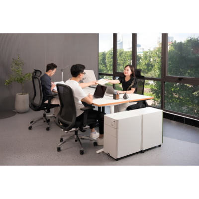 Tủ Tài Liệu Thép Di Động Hyperwork Ivy Slim MC02 – Thép Dày 0.7mm Bo Cong An Toàn, 3 Ngăn Kéo Tiện Ích Tủ Tài Liệu Thép Di Động Hyperwork Ivy Slim MC02 – Thép Dày 0.7mm Bo Cong An Toàn, 3 Ngăn Kéo Tiện Ích - <p class="ng-star-inserted"><strong class="ng-star-inserted"><span class="ng-star-inserted">Tủ tài liệu thép di động Hyperwork Ivy Slim MC02</span></strong><span class="ng-star-inserted"> là giải pháp lưu trữ đồ dùng và tài liệu thông minh, nhỏ gọn dành cho văn phòng diện tích khiêm tốn và các góc setup cá nhân hiện đại. Là phiên bản mini tinh gọn của dòng tủ Ivy trứ danh, </span><strong class="ng-star-inserted"><span class="ng-star-inserted">Ivy Slim MC02</span></strong><span class="ng-star-inserted"> sở hữu kích thước tối ưu 30 x 50 x 60 cm, dễ dàng đặt lọt gầm mọi loại bàn làm việc mà không chiếm dụng không gian để chân. Được chế tác từ thép cán nguội dày 0,7 mm với các góc bo cong an toàn, tủ có kết cấu 3 ngăn kéo chịu tải khủng 35 </span>kg/ngăn <span class="ng-star-inserted">cùng bánh xe di chuyển linh hoạt. Sở hữu bộ sưu tập 10 màu sắc thời thượng và bảo hành tới 36 tháng, </span><strong class="ng-star-inserted"><span class="ng-star-inserted">Ivy Slim MC02</span></strong><span class="ng-star-inserted"> là sự nâng cấp hoàn hảo cho không gian sống của bạn.</span></p>