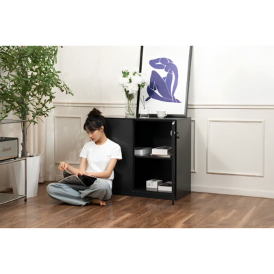 Tủ Tài Liệu Thép Hyperwork Ivy Max MC03 (900x400x760mm) – Thép Dày Cứng Cáp, 2 Ngăn Lưu Trữ Lớn Khóa Chìa An Toàn Tủ Tài Liệu Thép Hyperwork Ivy Max MC03 (900x400x760mm) – Thép Dày Cứng Cáp, 2 Ngăn Lưu Trữ Lớn Khóa Chìa An Toàn - <p class="ng-star-inserted"><strong class="ng-star-inserted"><span class="ng-star-inserted">Tủ tài liệu thép Ivy Max MC03</span></strong><span class="ng-star-inserted"> là mẫu tủ lưu trữ hồ sơ và đồ decor đa năng cỡ lớn đỉnh cao dành cho văn phòng chuyên nghiệp, phòng khách và không gian gia đình hiện đại. Sở hữu kích thước rộng rãi 900 x 400 x 760 mm với thiết kế 2 ngăn chứa lớn tiện lợi, </span><strong class="ng-star-inserted"><span class="ng-star-inserted">Ivy Max MC03</span></strong><span class="ng-star-inserted"> mang lại khả năng lưu trữ tài liệu, sách báo và vật dụng cá nhân vượt trội với tải trọng 30 kg cho mỗi ngăn và mặt nóc tủ. Được gia công từ vật liệu thép chịu lực bền chắc dày dặn, tủ chống móp méo, cong vênh tối ưu trước mọi va đập. Tích hợp khóa chìa cơ học bảo mật dễ thao tác cùng 2 tông màu Be và Xám đậm thời thượng, </span><strong class="ng-star-inserted"><span class="ng-star-inserted">Ivy Max MC03</span></strong><span class="ng-star-inserted"> là mảnh ghép nội thất hoàn hảo giữa thẩm mỹ và tiện ích.</span></p>