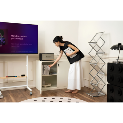 Tủ Tài Liệu Thép Hyperwork Ivy Max MC03 (900x400x760mm) – Thép Dày Cứng Cáp, 2 Ngăn Lưu Trữ Lớn Khóa Chìa An Toàn Tủ Tài Liệu Thép Hyperwork Ivy Max MC03 (900x400x760mm) – Thép Dày Cứng Cáp, 2 Ngăn Lưu Trữ Lớn Khóa Chìa An Toàn - <p class="ng-star-inserted"><strong class="ng-star-inserted"><span class="ng-star-inserted">Tủ tài liệu thép Ivy Max MC03</span></strong><span class="ng-star-inserted"> là mẫu tủ lưu trữ hồ sơ và đồ decor đa năng cỡ lớn đỉnh cao dành cho văn phòng chuyên nghiệp, phòng khách và không gian gia đình hiện đại. Sở hữu kích thước rộng rãi 900 x 400 x 760 mm với thiết kế 2 ngăn chứa lớn tiện lợi, </span><strong class="ng-star-inserted"><span class="ng-star-inserted">Ivy Max MC03</span></strong><span class="ng-star-inserted"> mang lại khả năng lưu trữ tài liệu, sách báo và vật dụng cá nhân vượt trội với tải trọng 30 kg cho mỗi ngăn và mặt nóc tủ. Được gia công từ vật liệu thép chịu lực bền chắc dày dặn, tủ chống móp méo, cong vênh tối ưu trước mọi va đập. Tích hợp khóa chìa cơ học bảo mật dễ thao tác cùng 2 tông màu Be và Xám đậm thời thượng, </span><strong class="ng-star-inserted"><span class="ng-star-inserted">Ivy Max MC03</span></strong><span class="ng-star-inserted"> là mảnh ghép nội thất hoàn hảo giữa thẩm mỹ và tiện ích.</span></p>